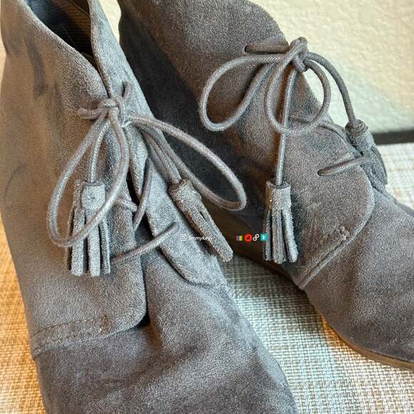 Dr. Scholl's Dakota Gray Microsuede Tasseled Wedge Ankle Boots - Picture 4 of 6